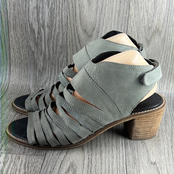 Sbicca Strappy Heeled Sandals - Picture 6 of 14